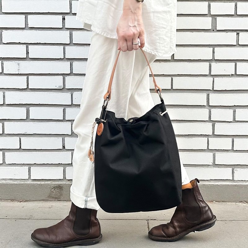 BALON 黑 × 米色 CORDURA 拨水加工尼龙半肩背包 - 侧背包/斜挎包 - 尼龙 黑色