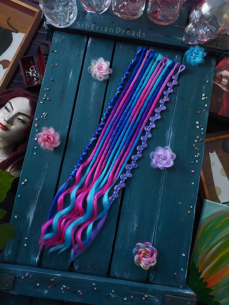 深蓝紫色发辫 / 点缀钩针编织滑顺发辫，带有散乱波浪发尾。 - 发饰 - 其他材质 