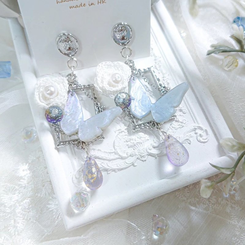 白蔷薇蝶影・金箔琉璃水滴耳环 日系微钩手作【现货】 - 耳环/耳夹 - 绣线 银色