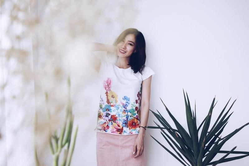 蜀葵花-纯手工轻棉短袖上衣 - 女装上衣 - 棉．麻 白色