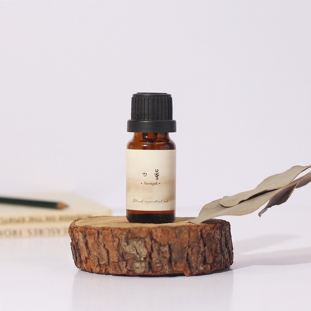 【力量】檀香木头香、10mL、复方精油丨口罩香氛 - 香薰/精油/线香 - 植物．花 咖啡色