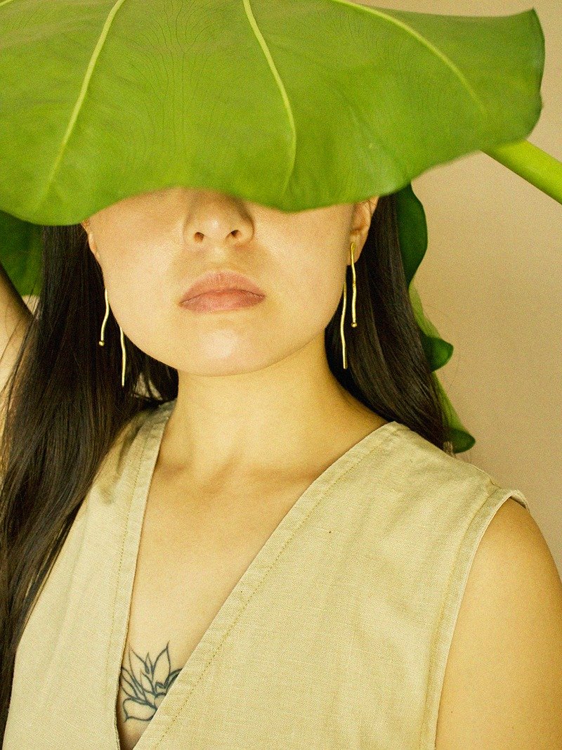 UNDER BREATH earrings 呼吸之下 黄铜 耳环 - 耳环/耳夹 - 铜/黄铜 卡其色