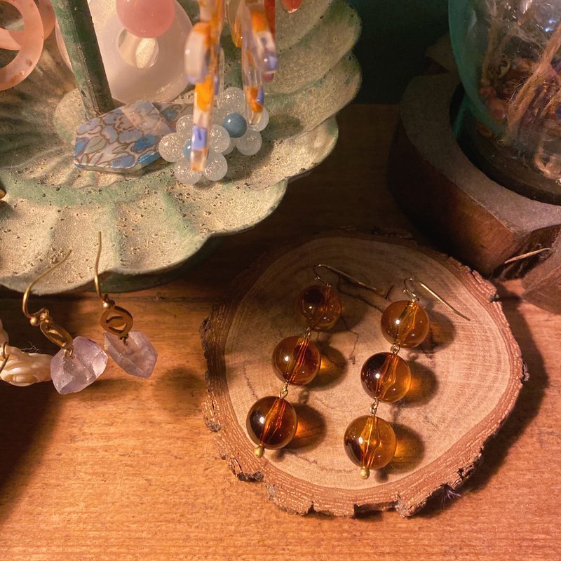 复古琥珀三球耳环 - 耳环/耳夹 - 树脂 咖啡色