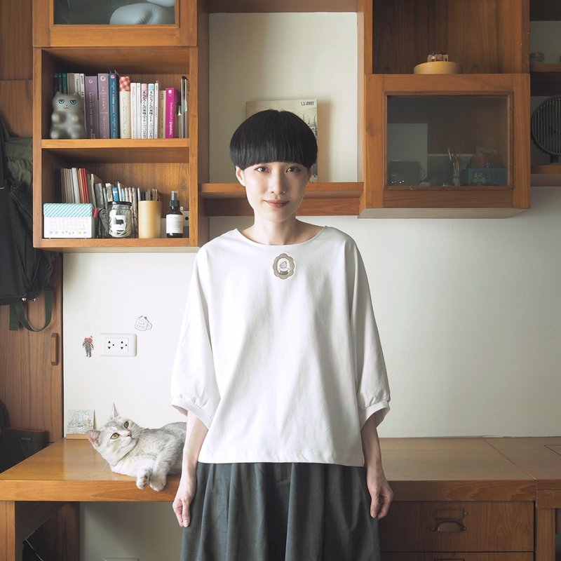 侯爵猫荷叶袖上衣：粉彩色灰 - 女装 T 恤 - 棉．麻 灰色