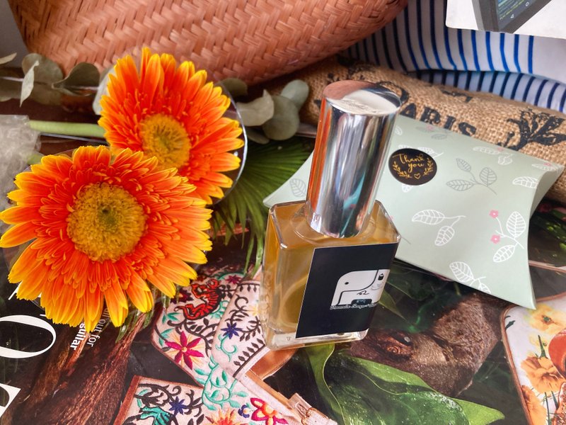 卡塔菲洋甘菊植萃精油香水/请保持你温柔的光/宠物友善/卓玛爱象 - 香薰/精油/线香 - 其他材质 白色