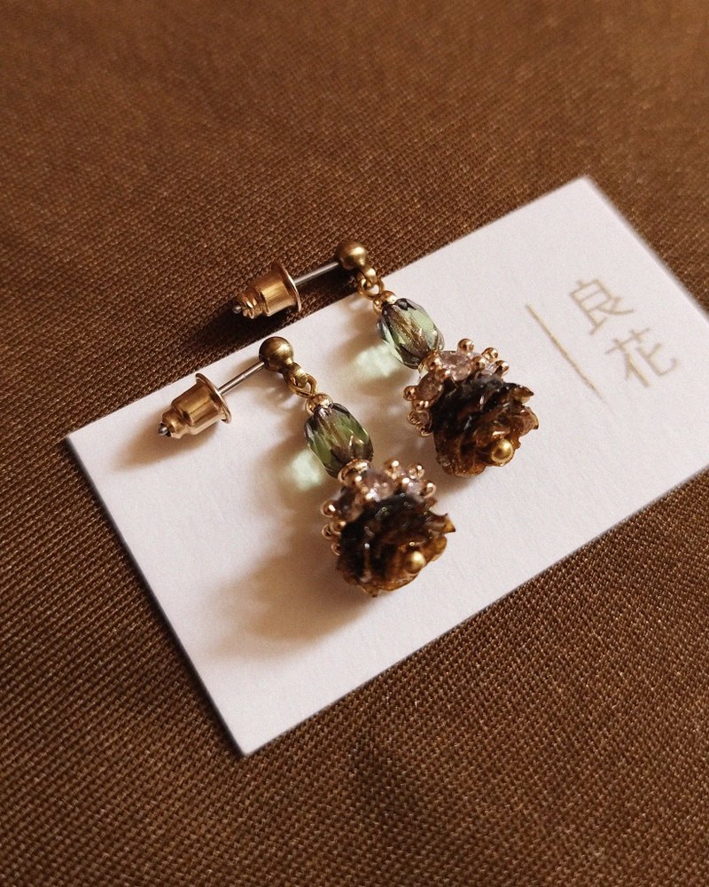 黑玫瑰短耳环 - 进口珠 - 耳环/耳夹 - 琉璃 多色