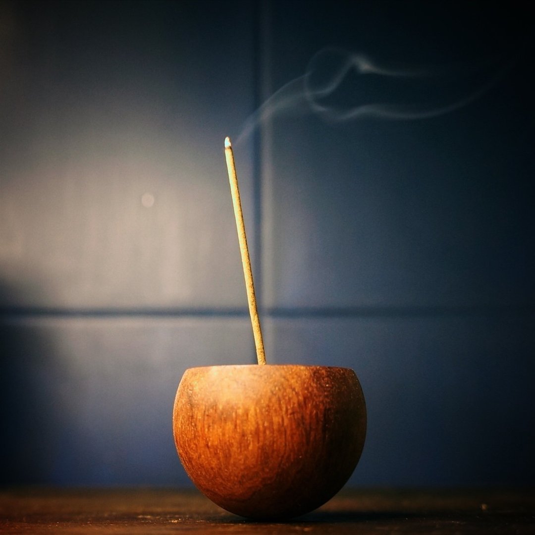 中秋礼盒 静心不倒香座 香插+管线香一管 - 香薰/精油/线香 - 木头 