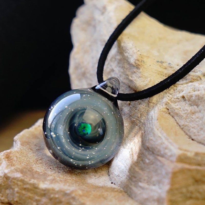 The world of your own planet. ver Nebula glass pendant with black opal space star 玻璃 Japanese-made Japanese handcrafted hand-made free shipping - 项链 - 玻璃 蓝色