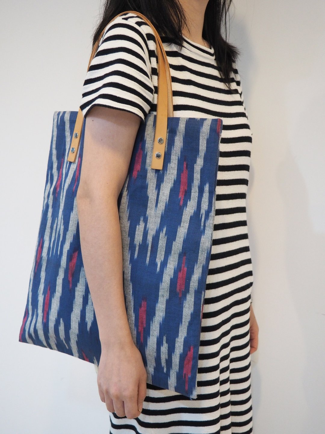 手工织布大tote bag - 侧背包/斜挎包 - 棉．麻 蓝色