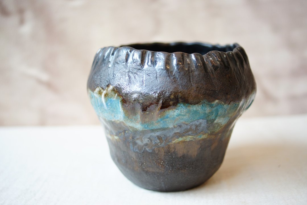 手捏粉引 花器流金岁月 H10cm 花瓶 陶瓶 多肉观叶植栽盆 - 花瓶/陶器 - 陶 黑色