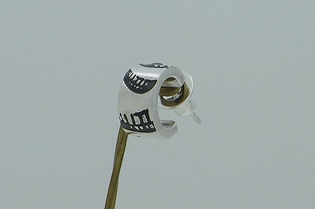 smile stamp Pierce_4 (s_m-O.29) 微笑 銀 耳釘 穿孔耳环 sterling silver hoop stud earring - 耳环/耳夹 - 纯银 银色