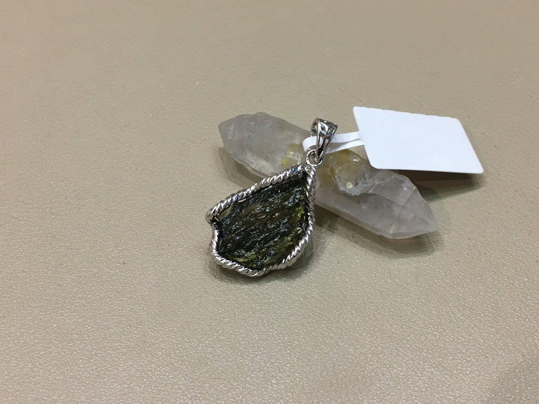 捷克陨石纯银吊坠 - 蕴藏极大能量运用至全身有助开心发财及辟邪 - 吊饰 - 水晶 