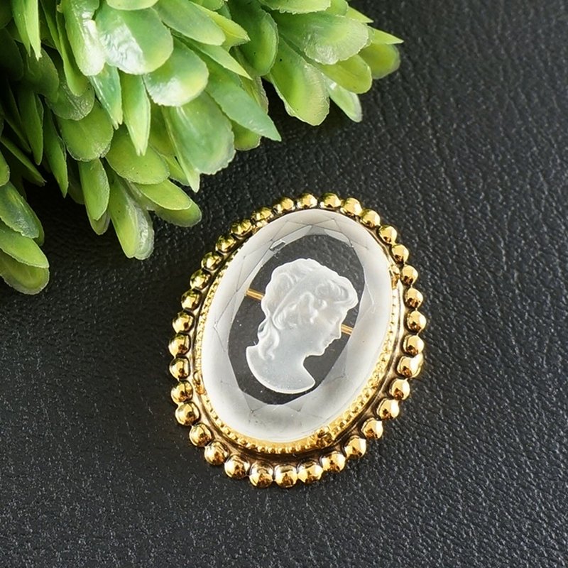 Clear White Glass Lady Girl Vintage Intaglio Cameo Gold Brooch Pin Woman Jewelry - 胸针 - 玻璃 白色