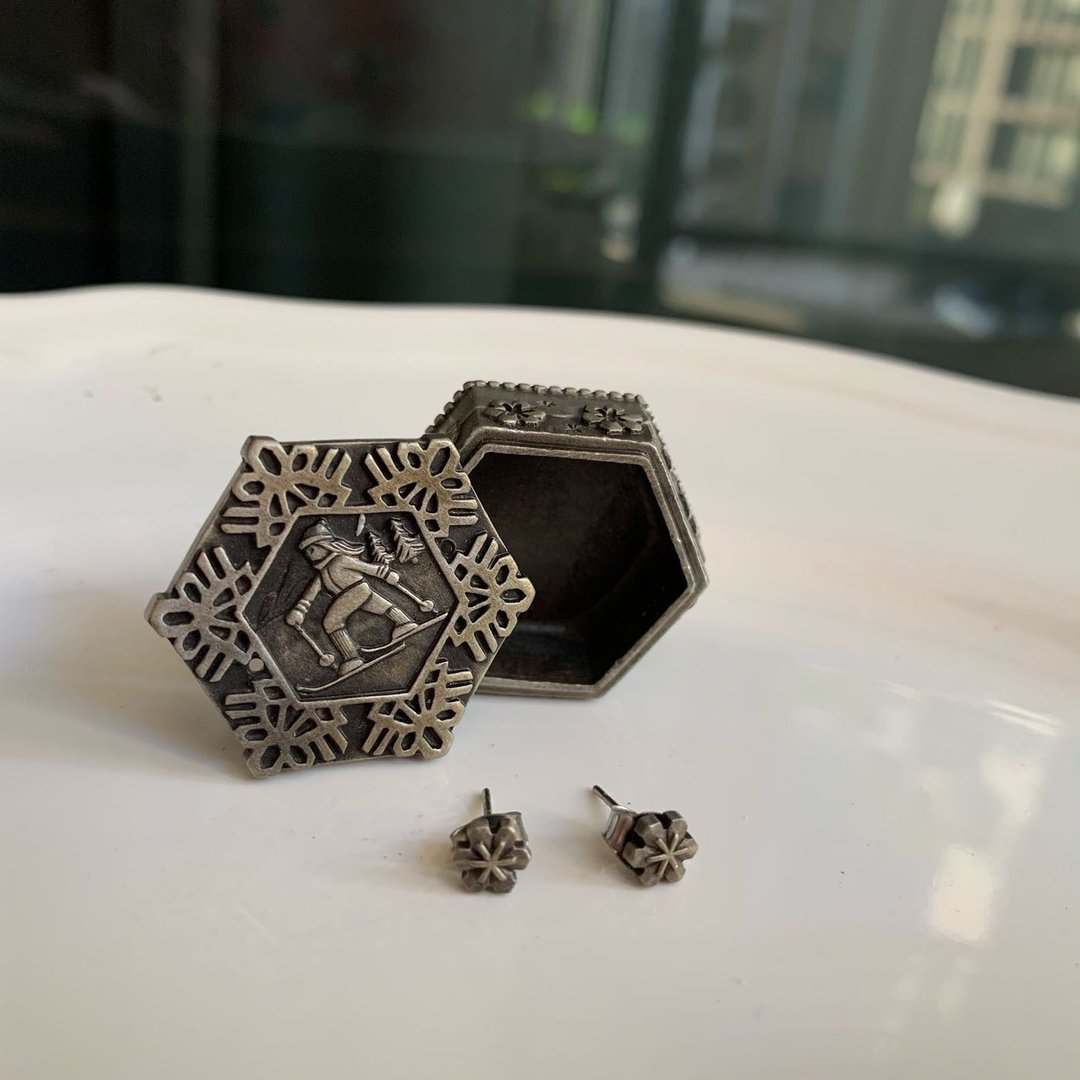 早期收藏-Ms dee微型锡制 滑雪饰品盒套组 含饰品盒、耳环 - 其他 - 其他金属 