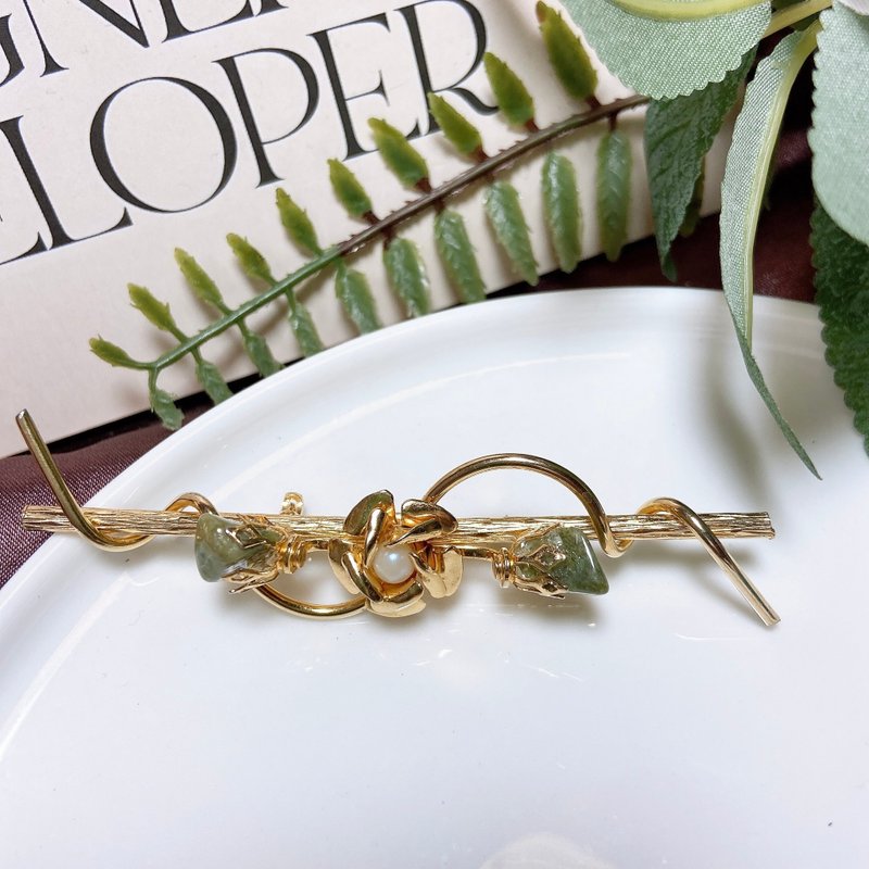【西洋古董饰品】天然绿东菱玉石 水晶珍珠感花卉树藤蔓胸针胸章 - 胸针 - 贵金属 绿色