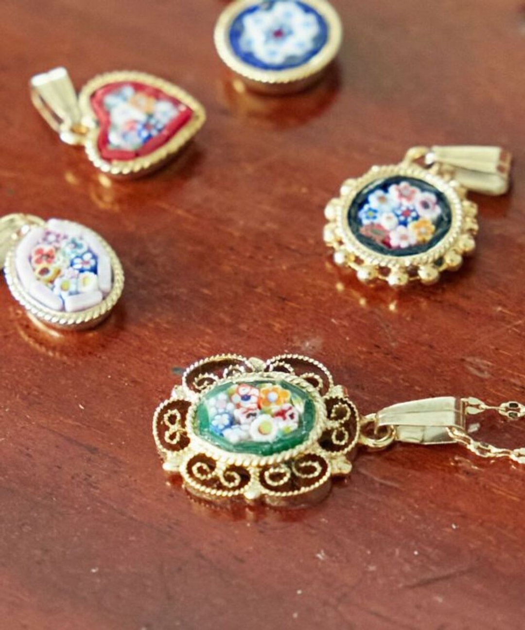 【热门预购】意大利复古花玻璃马赛克饰品坠饰(2色)LEIZ3103花边 - 吊饰 - 玻璃 多色