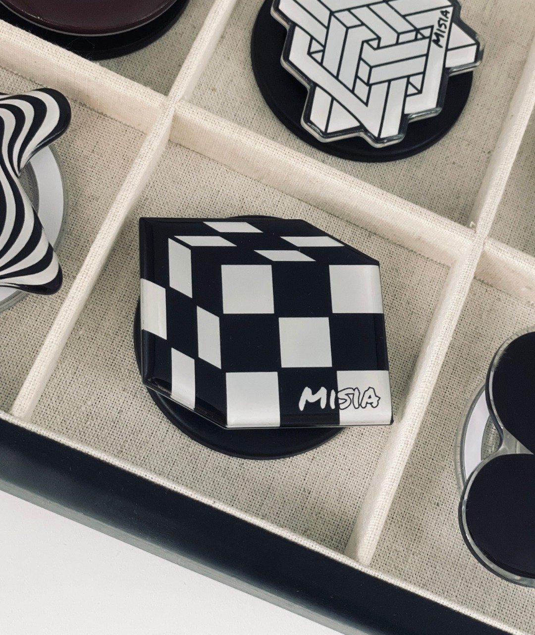 【MISIA】限量魔术方块磁吸式气囊支架-硬塑 - 手机座/防尘塞 - 压克力 