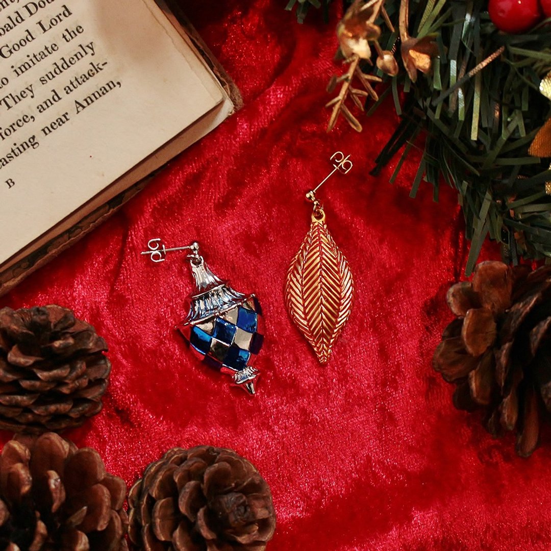 Christmas ornament earrings LPA012 - 耳环/耳夹 - 其他金属 蓝色