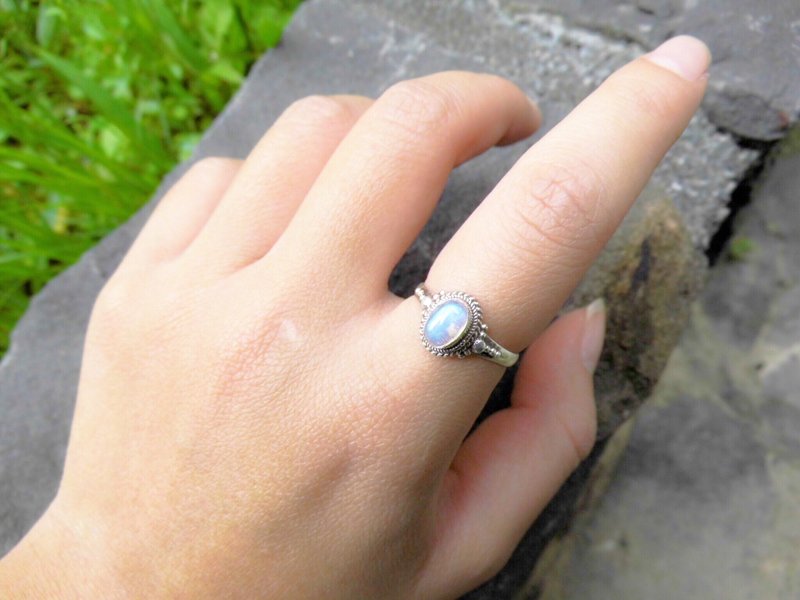 月光石纯银典雅款戒指 尼泊尔手工镶嵌制作 - 戒指 - 宝石 银色