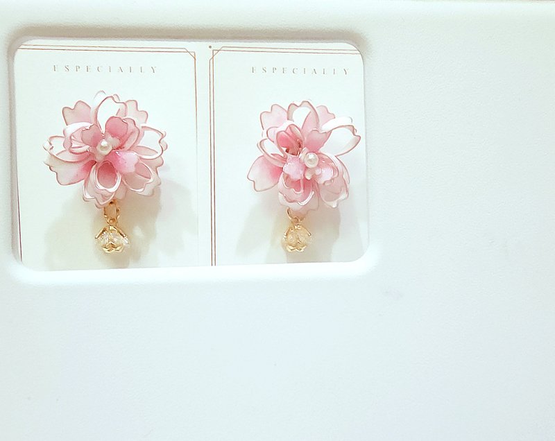 搂空虚实浪漫樱花耳针 永生花 树脂 礼物首选 - 耳环/耳夹 - 树脂 粉红色
