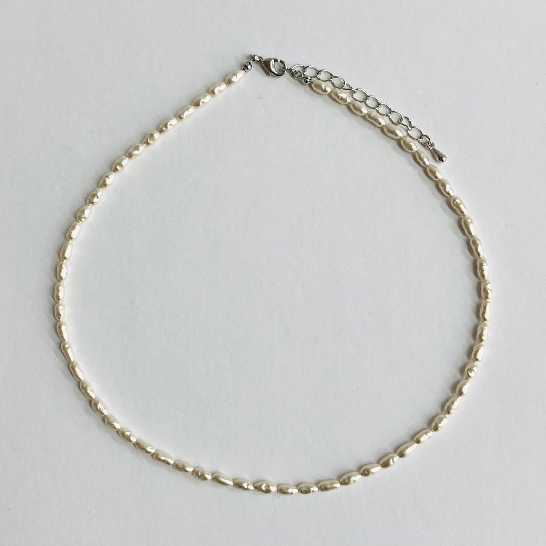 玻璃巴洛克珍珠短项链 / 约3x6mm，全长约37cm+5cm / 温润米白 / 日本制 - 项链 - 玻璃 白色