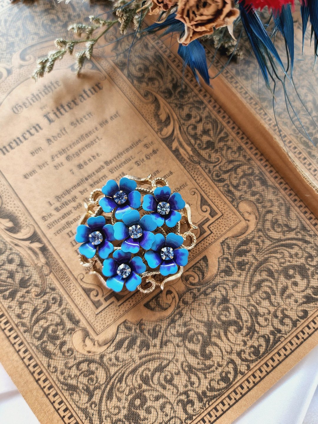 美国西洋古董饰品 /1972年AVON金丝缎带蓝色花团胸针坠饰两用 - 胸针 - 其他金属 