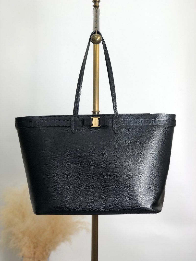 【日本直送，品牌二手包】Salvatore Ferragamo 托特包，黑Vara 皮革，旧款 8dgiw2 - 手提包/手提袋 - 真皮 黑色