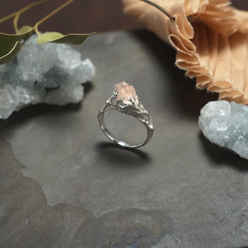 White Tree Ring with Raw Morganite - 戒指 - 纯银 银色
