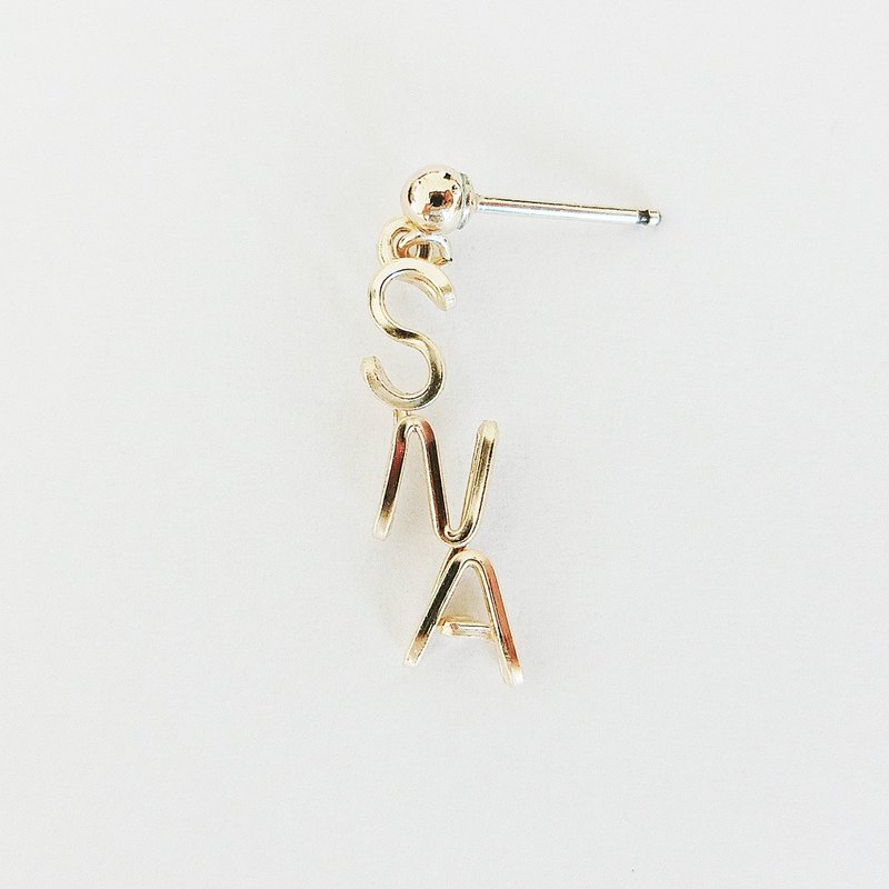 3 Initial Earrings Flag - 耳环/耳夹 - 贵金属 金色