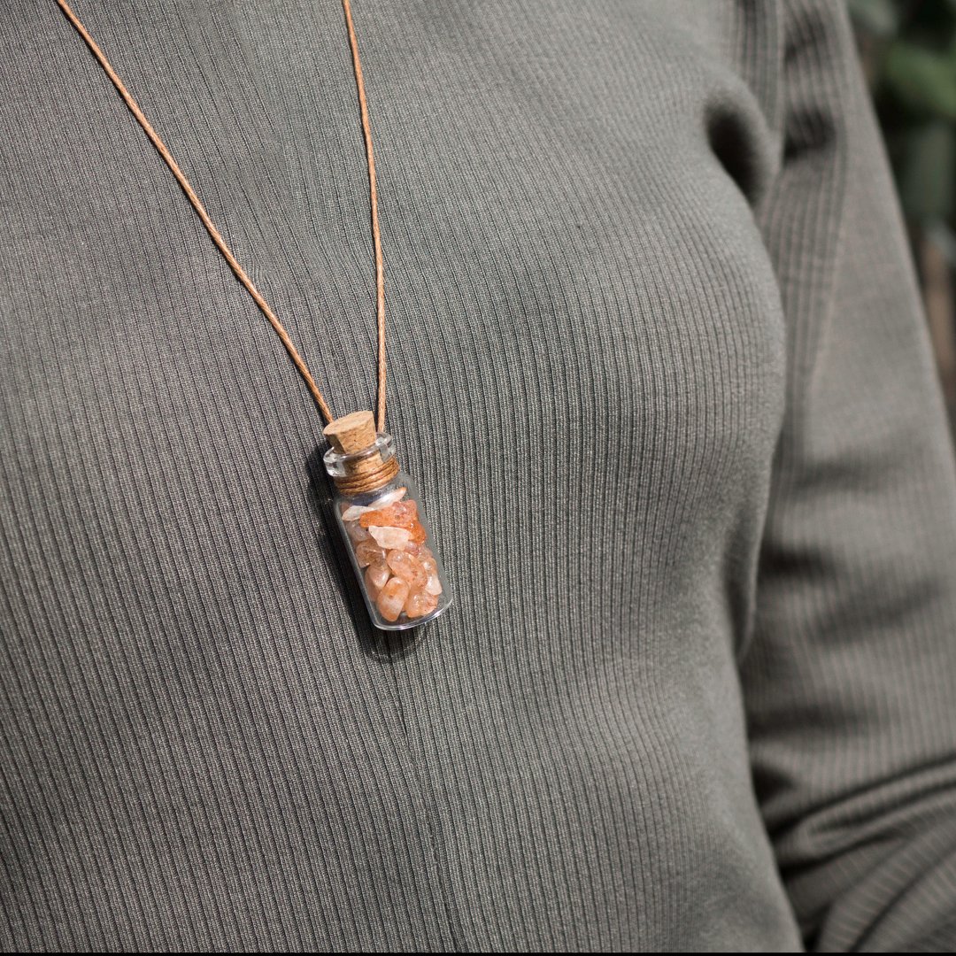 Sunstone necklace, Glass bottle of gems on a waxed cord, June Crystal Gift - 项链 - 宝石 橘色