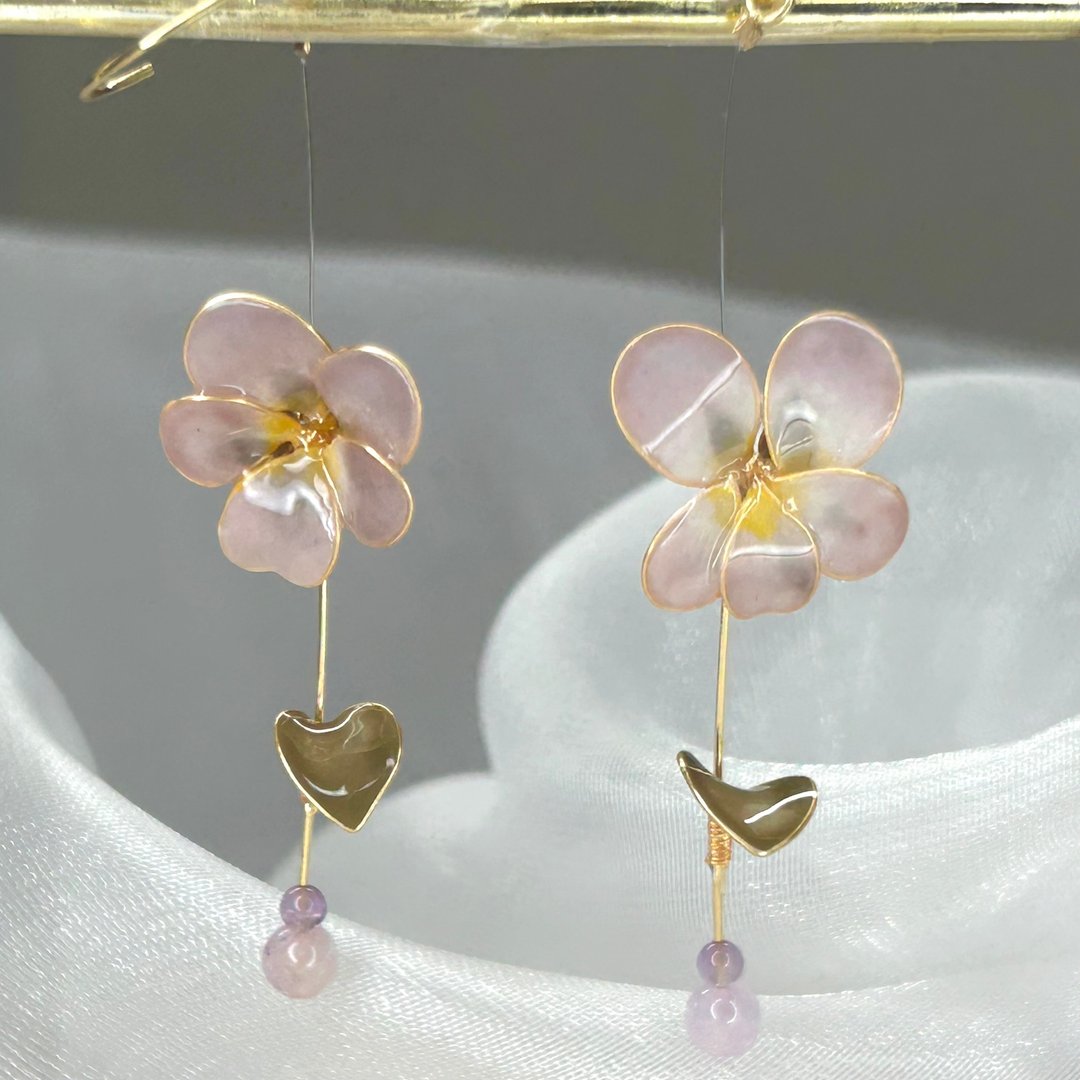【香堇菜 x 紫水晶 - 水晶花耳环】2 月生日花生日石 花言日和 - 耳环/耳夹 - 树脂 