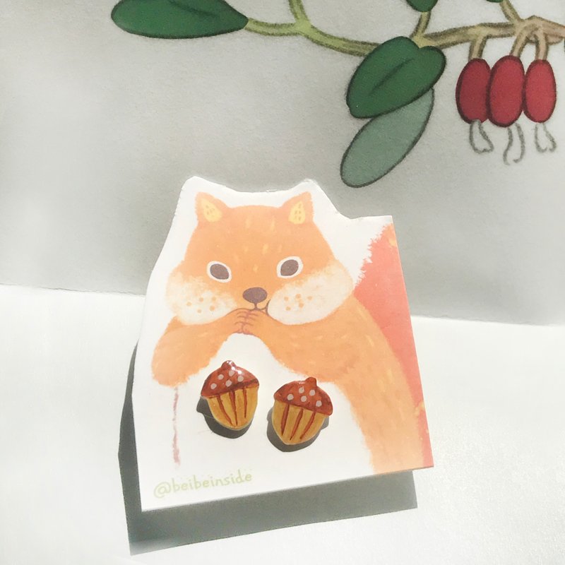 贝壳里 手绘插画耳环 | 金色松果 - 抗过敏钢针 - 耳环/耳夹 - 防水材质 咖啡色