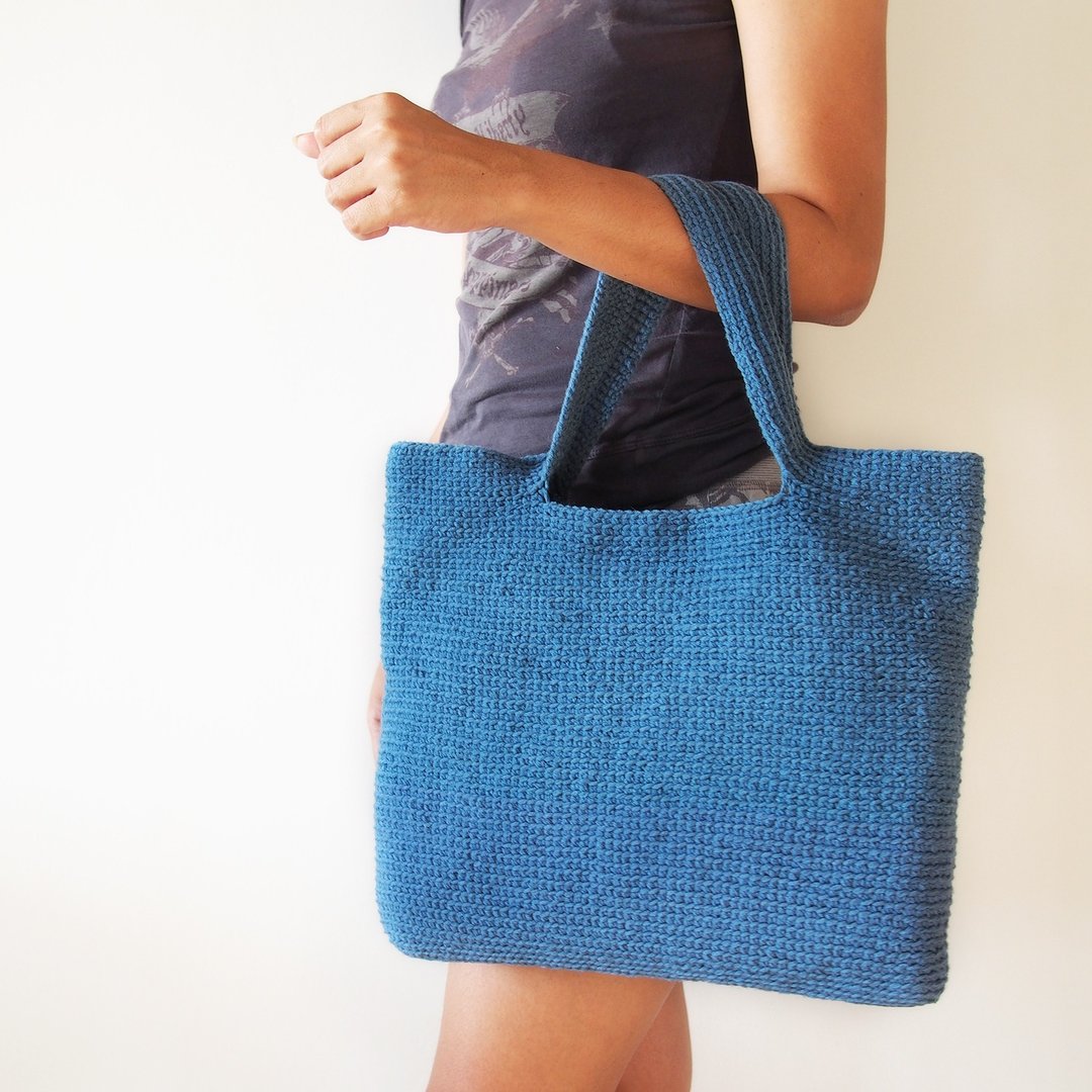 Crochet shopping bag / tote bag with free personalized leather tag - 手提包/手提袋 - 其他材质 蓝色