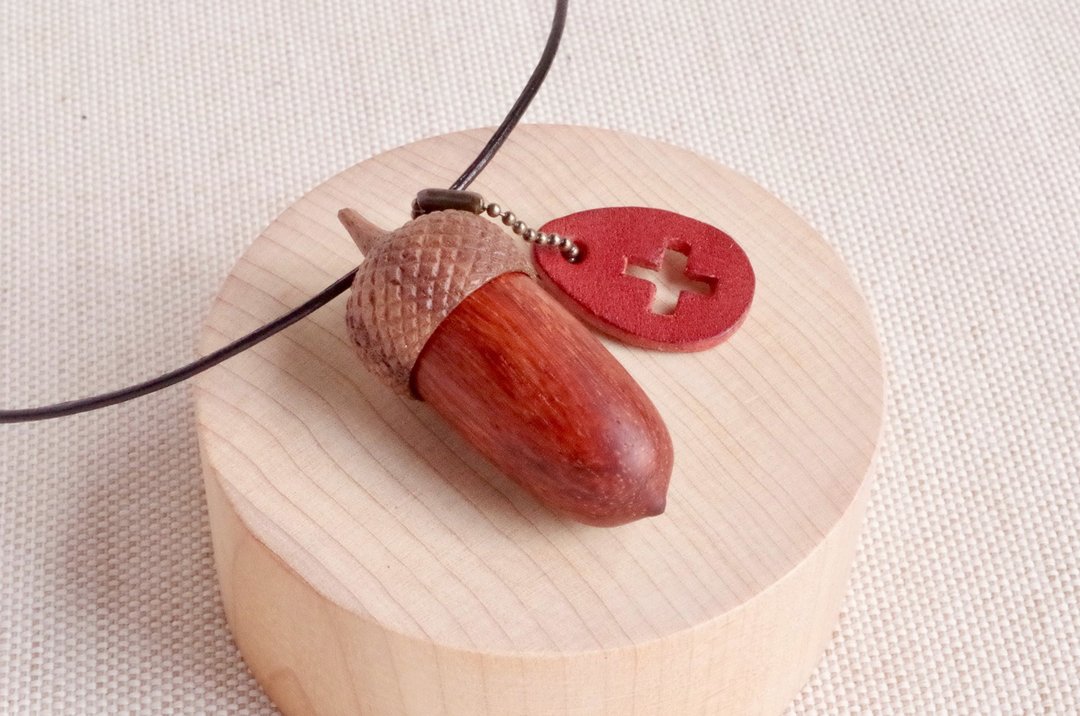 A bit large wooden acorn (OPENABLE) Pendant Padouk & Walnut - 项链 - 木头 红色