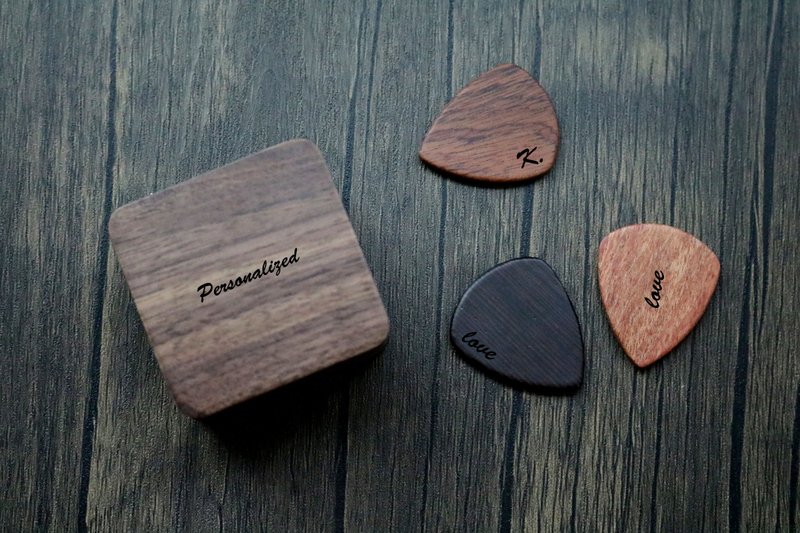 胡桃木吉他拨片盒装个性雕刻礼品套装免费刻字 - 吉他配件 - 木头 咖啡色