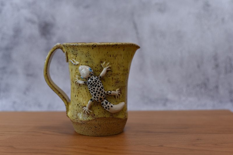 守宫350cc手工陶艺拉胚倒水壶 - 茶具/茶杯 - 陶 