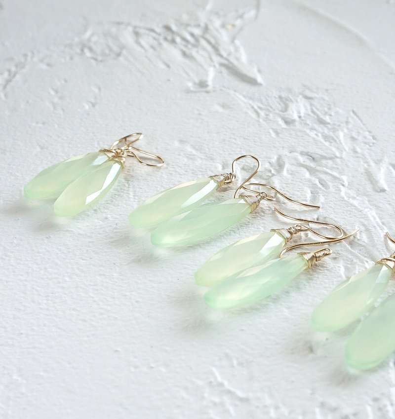 14kgf Light Green Chalcedony pierced earrings / earrings - 耳环/耳夹 - 宝石 绿色