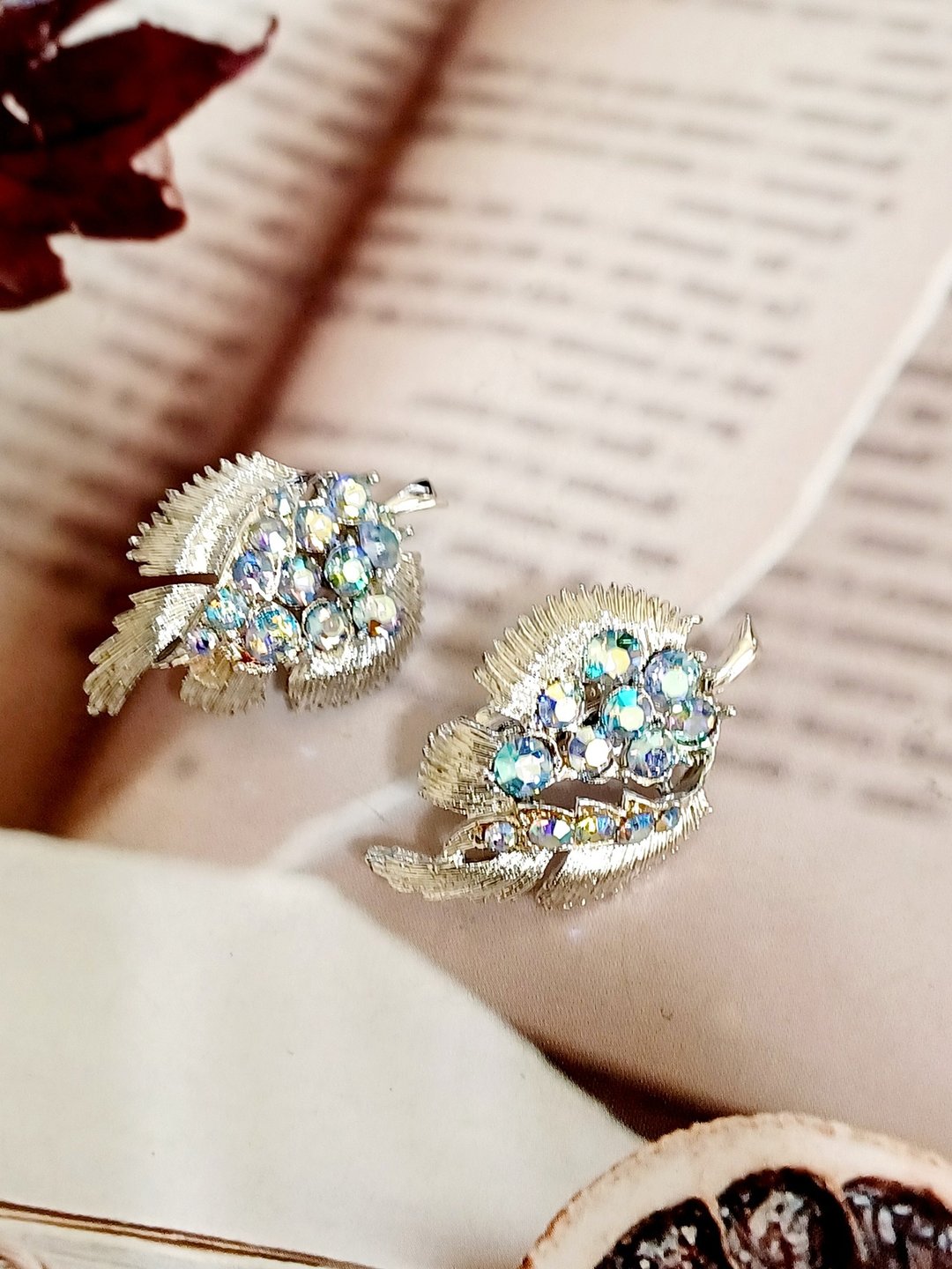 vintage jewelry 古董亮银叶形极光莱茵 夹式耳环 - 耳环/耳夹 - 其他金属 