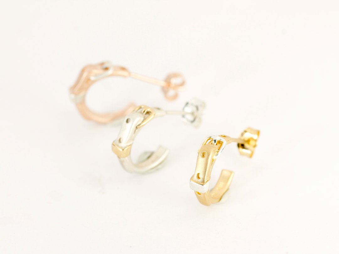Belt earrings cute S-size - 耳环/耳夹 - 其他金属 金色