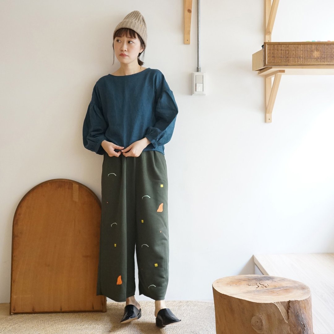 心花系列-舒服亚麻布料简单湛蓝色澎澎袖上衣 - 女装上衣 - 棉 白色