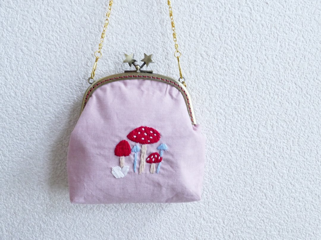 Embroidery handbag mushrooms pink - 手提包/手提袋 - 棉 粉红色