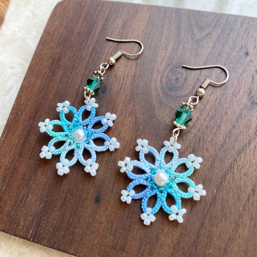 雪花渐变蓝色耳环 Tatting earrings 耳针 耳鈎 耳环 梭织 礼物 - 耳环/耳夹 - 棉 蓝色