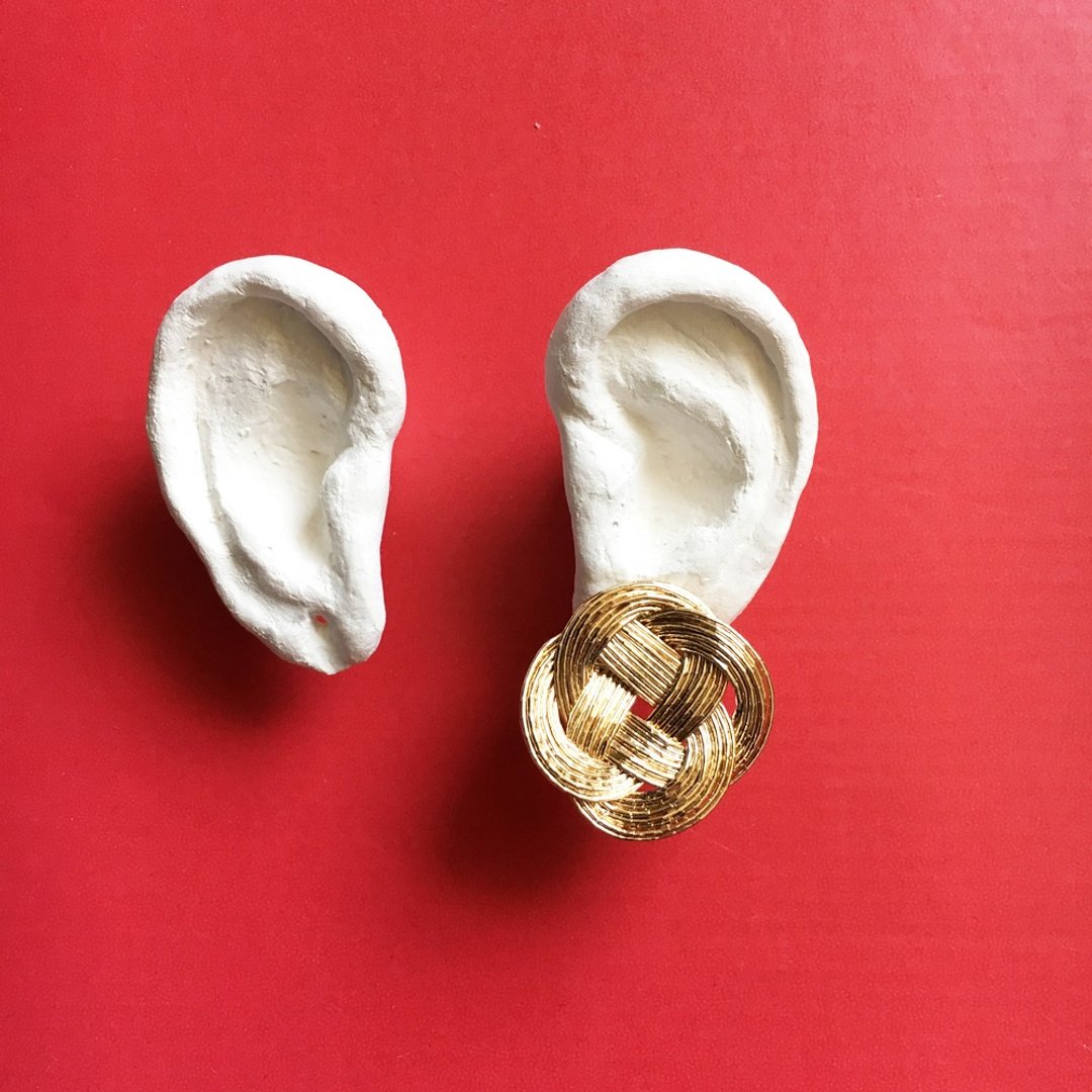 A mizuhiki earring ーRape blossomー　ivory gold - 耳环/耳夹 - 其他材质 金色