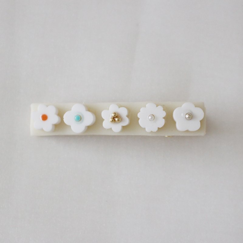 flower eden 发夹: white - 发饰 - 压克力 