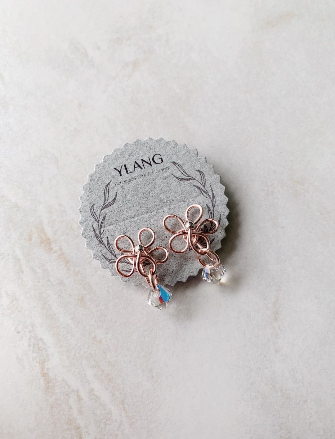 YLANG【五办花晶坠耳夹】一体成形无痛耳夹Swarovski/艺术铜线 - 耳环/耳夹 - 其他金属 多色