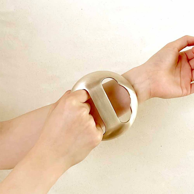 韩国铜按摩器  一只手 - 脸部按摩/清洁工具 - 铜/黄铜 金色