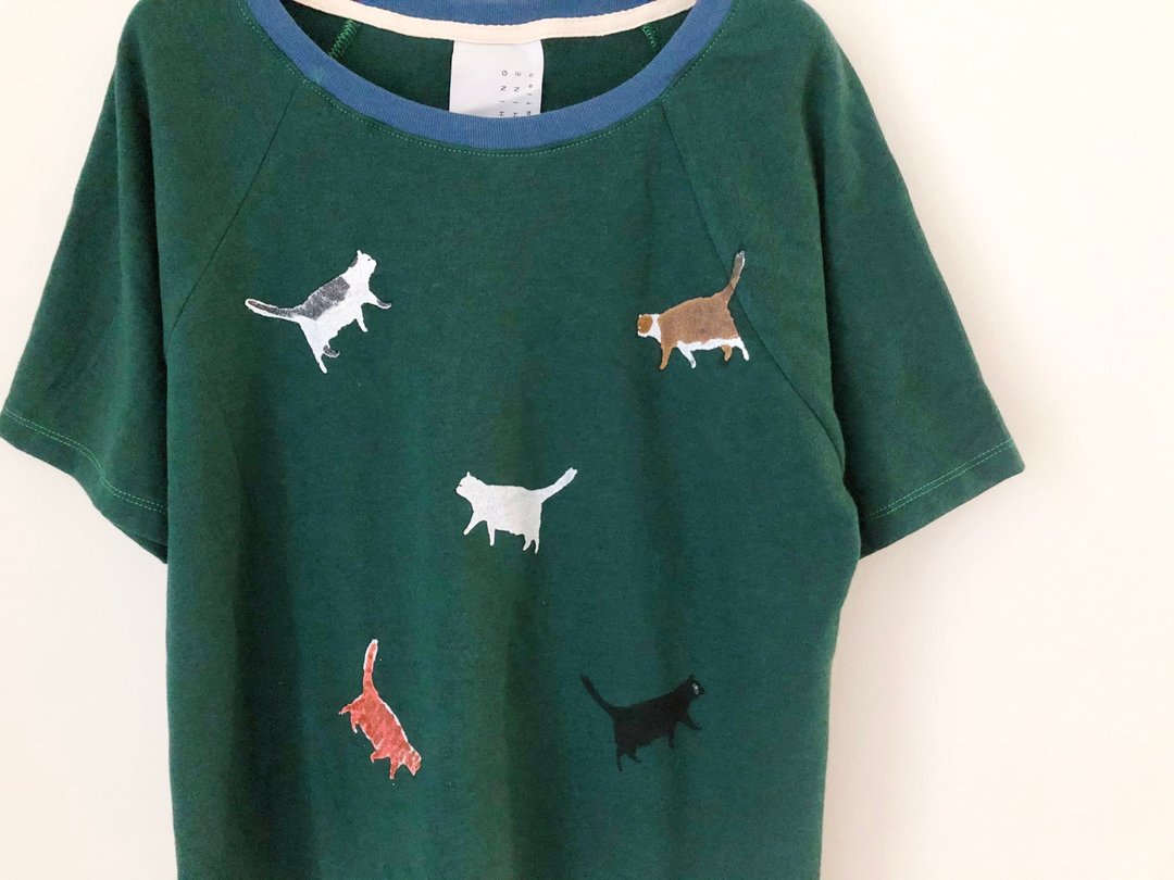 Cat Walk/ Dark Green/ Short Sleeve Top Retro Style T-Shirt - 女装 T 恤 - 棉．麻 绿色
