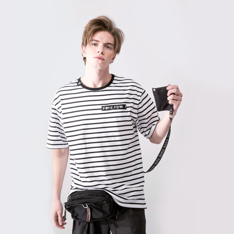 【中性款】 宽松落肩 可拆口袋 短袖t-shirt / 白黑条 - 男装上衣/T 恤 - 棉．麻 黑色