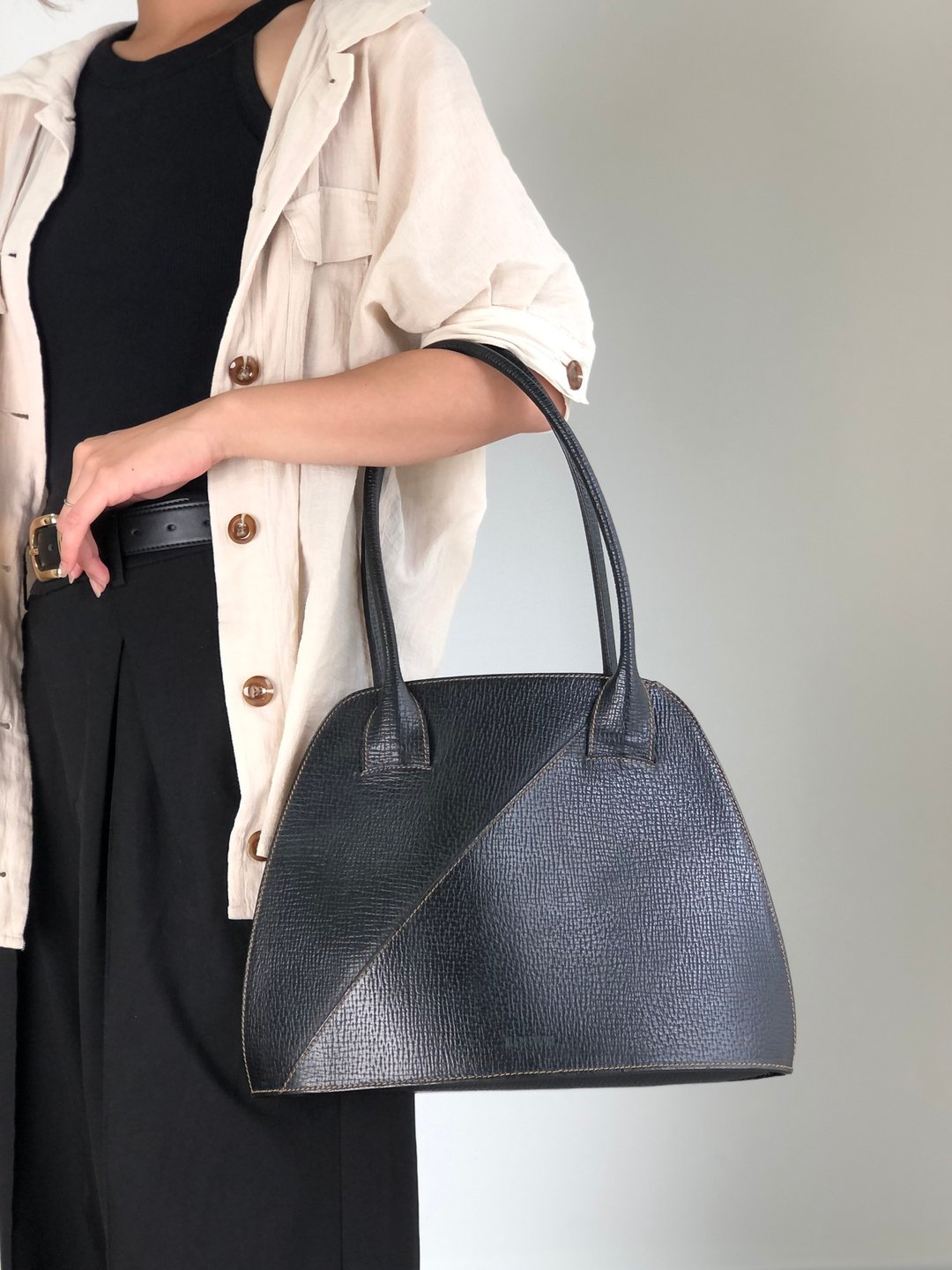 【 VintageShop solo 日本直送中古包专卖店 】LOEWE 罗威 手提包 黑色 皮革 压印 vintage 古董 - 手提包/手提袋 - 真皮 黑色