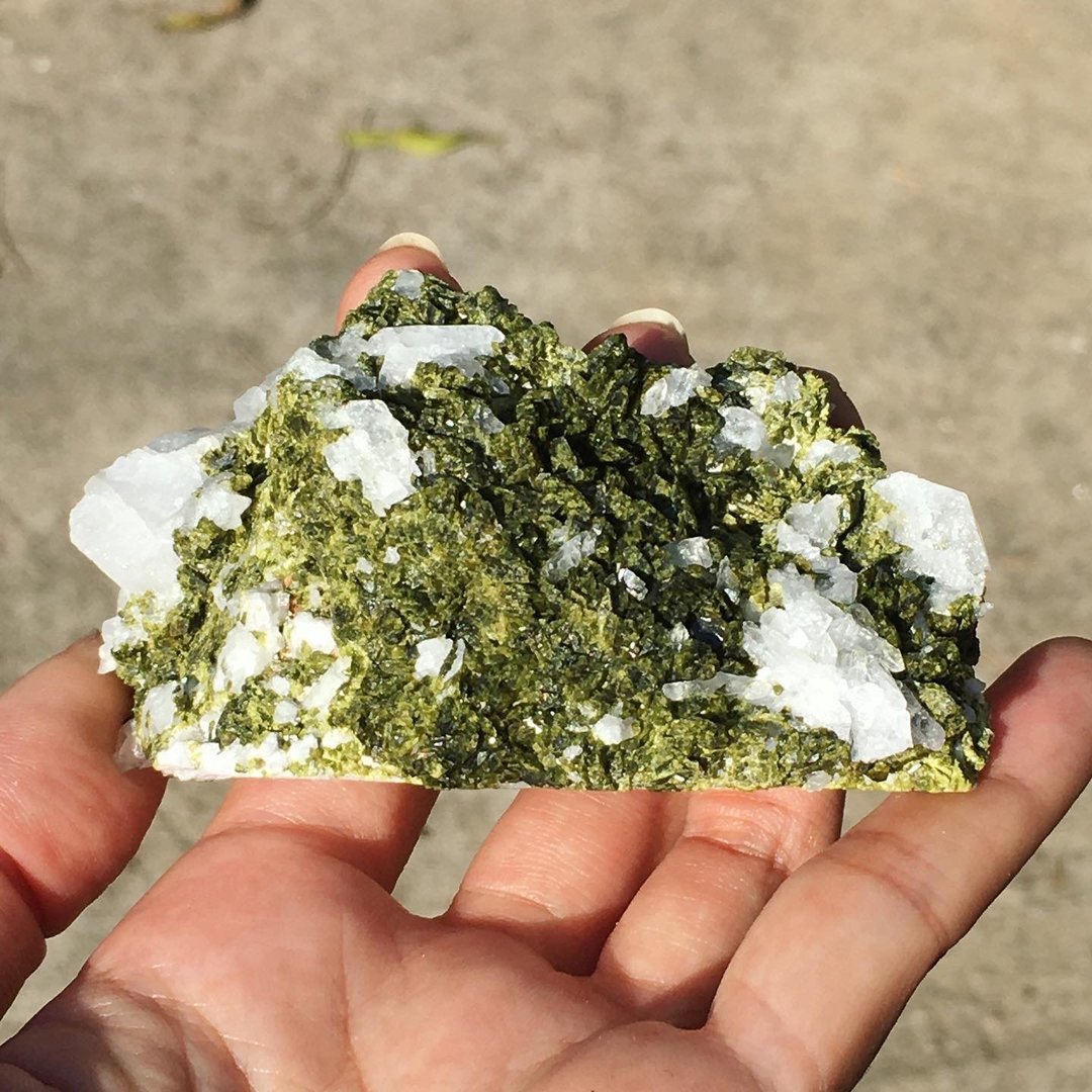 【Lost and find】 矿物小山 绿帘石 水晶 共生  标本 - 摆饰 - 宝石 绿色
